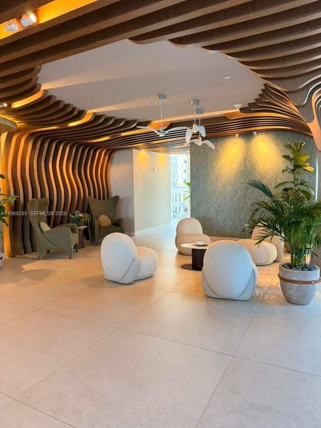 Building Photo - 700 NE 24th St