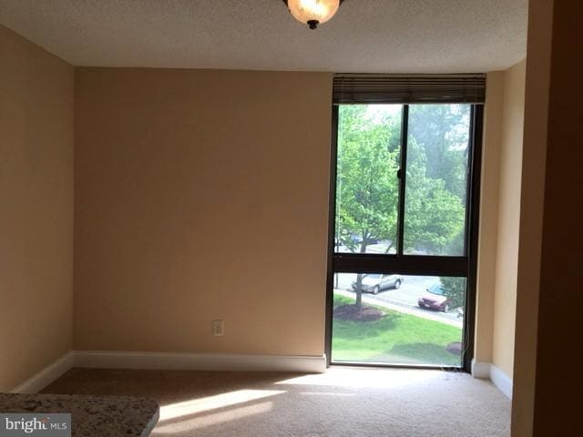Building Photo - 2300 Pimmit Dr