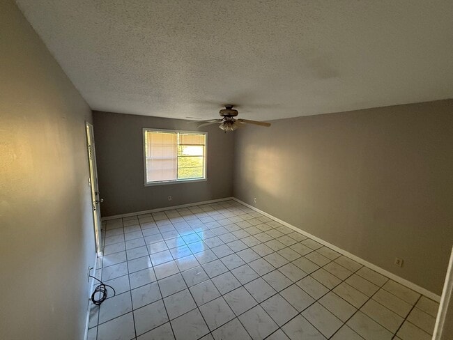 Building Photo - 121 N Robinson St