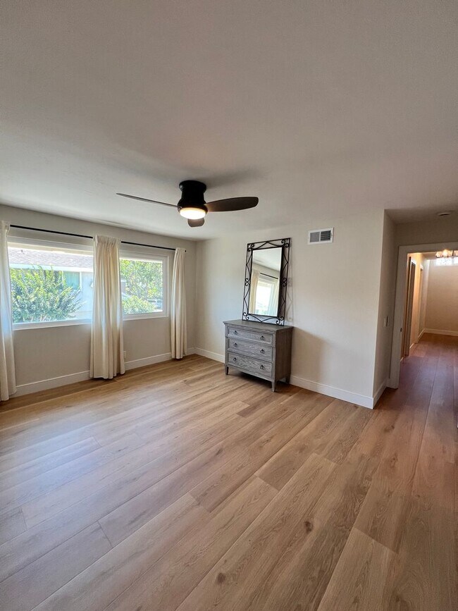 Building Photo - Complete Remodel Dearfield 3 bedroom 2.5 Bath home Ready for Lease