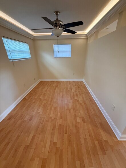 bedroom - 421 S Hyer Ave