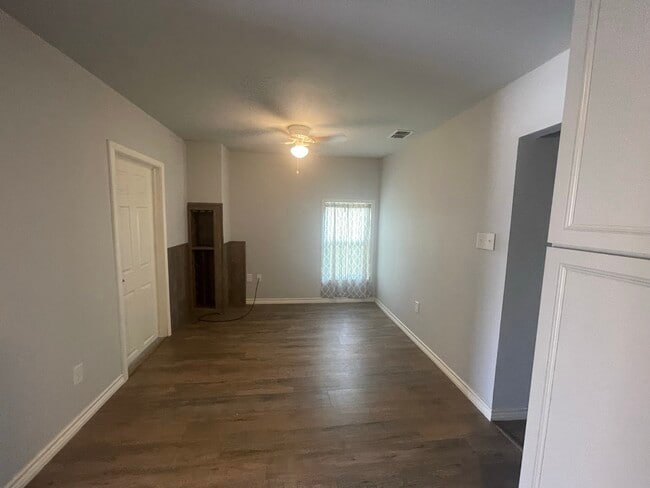 Building Photo - 309 W Ave A