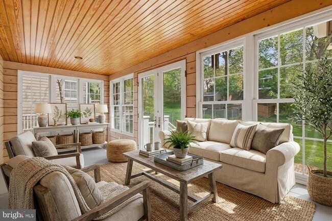 Building Photo - 5736 8th Rd N