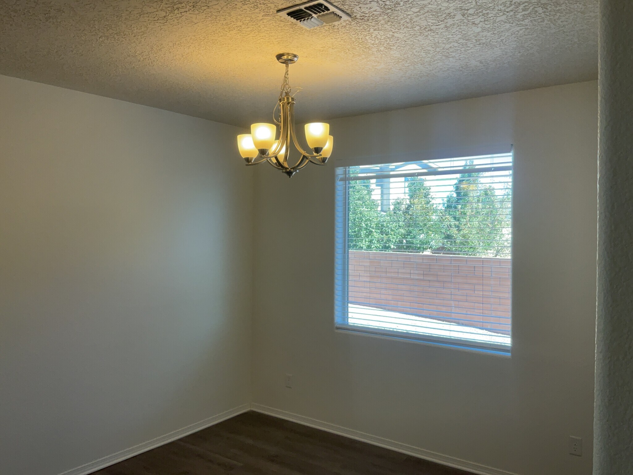 Building Photo - 904 Crown Ct NE