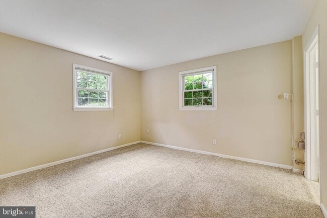 Building Photo - 1023 Westbriar Dr NE