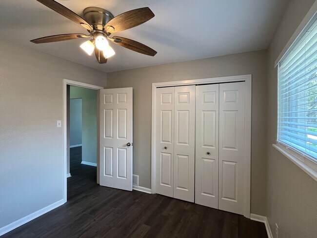 Building Photo - Remodeled 3 Bedroom 2 Bath Home