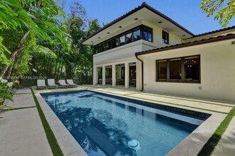 Building Photo - 5735 N Bay Rd