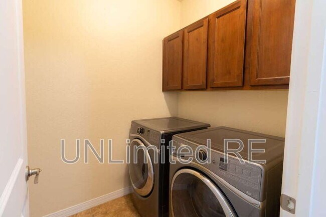 Building Photo - 3247 Merryvale Ln