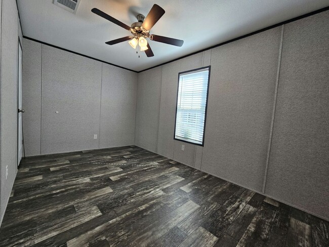 Building Photo - 1053 Myakka Dr