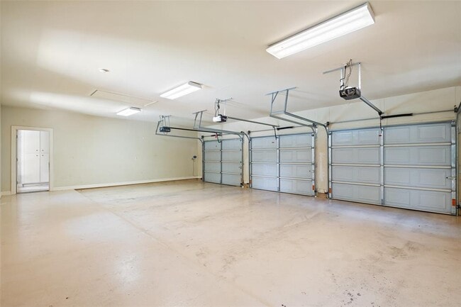 Building Photo - 602 Las Lomas Dr