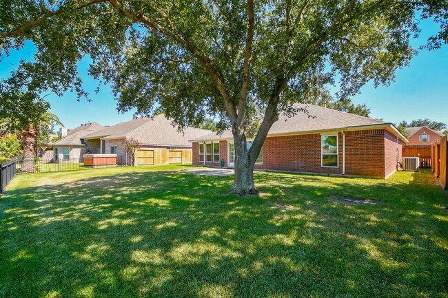 Building Photo - 6206 Fawnlake Dr