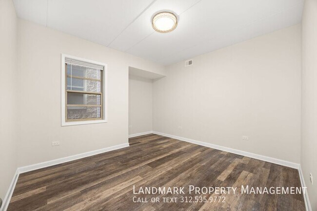 Building Photo - 2622 W Diversey Ave