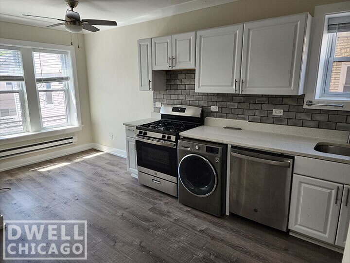 Building Photo - 2125 W Giddings St
