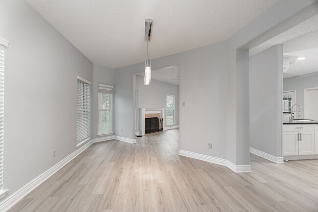 Building Photo - Beautiful corner lot move in ready!