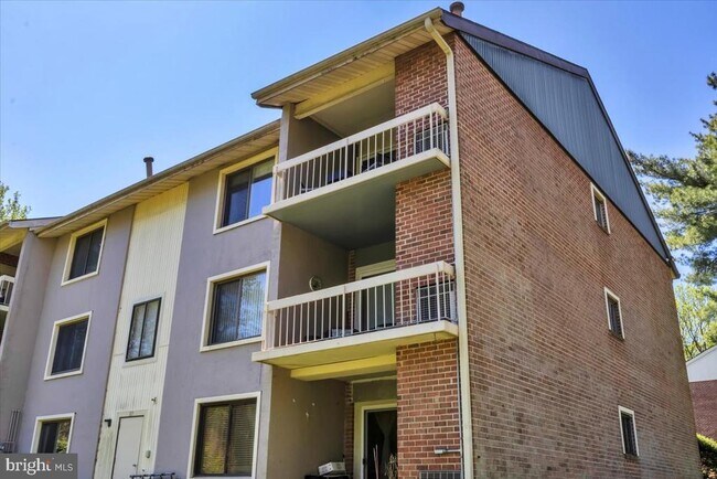 Building Photo - 117 Echelon Rd