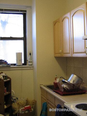 Building Photo - 583 Beacon St