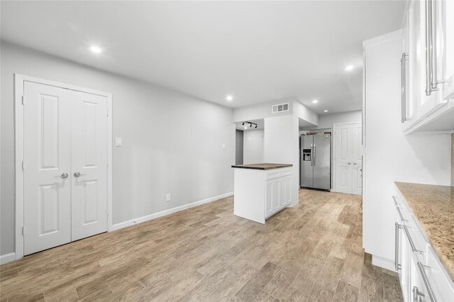 Building Photo - 6014 E University Blvd