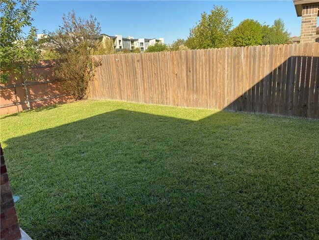 Building Photo - 14428 Lake Victor Dr