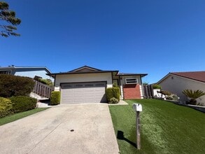 Building Photo - Gorgeous 4 Bed 3 bath