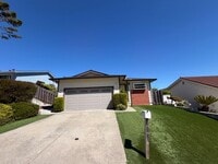 Building Photo - Gorgeous 4 Bed 3 bath