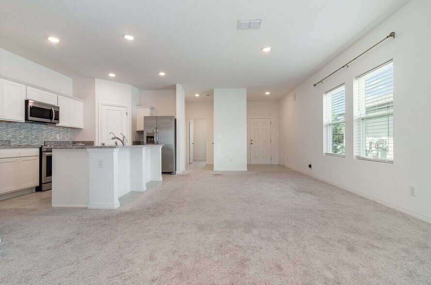 Building Photo - 5876 Bovine Dr