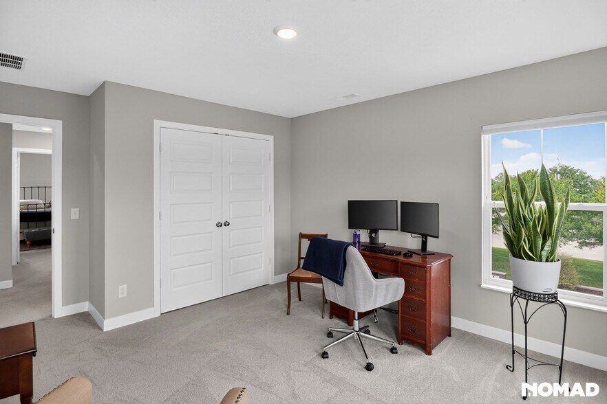Building Photo - 9540 Park Meridian Dr