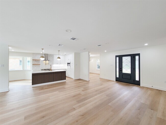 Building Photo - 20223 Laurel Lock Dr