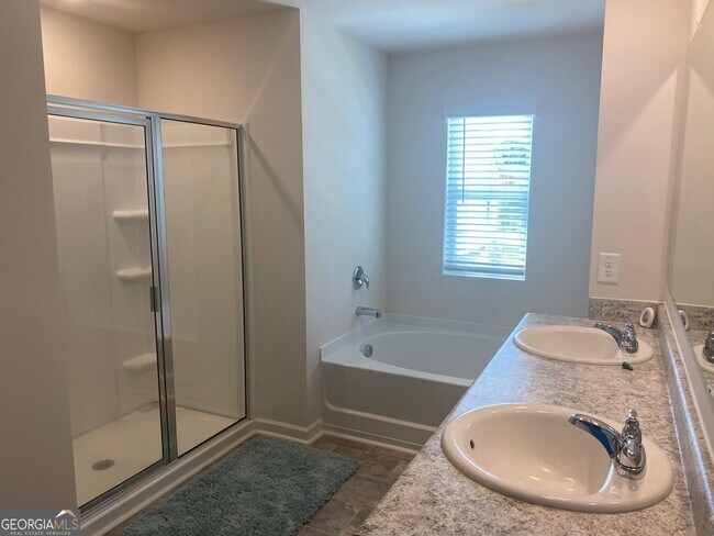 Building Photo - 8282 Castleton Dr