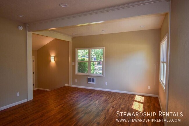 Building Photo - Beautiful Remodeled One Bedroom