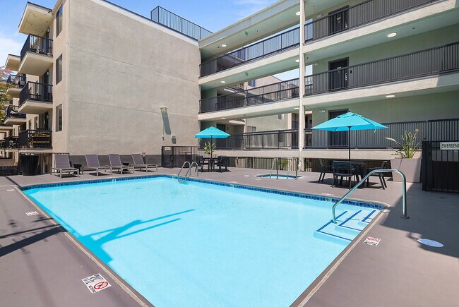 Building Photo - Catalina Gardens