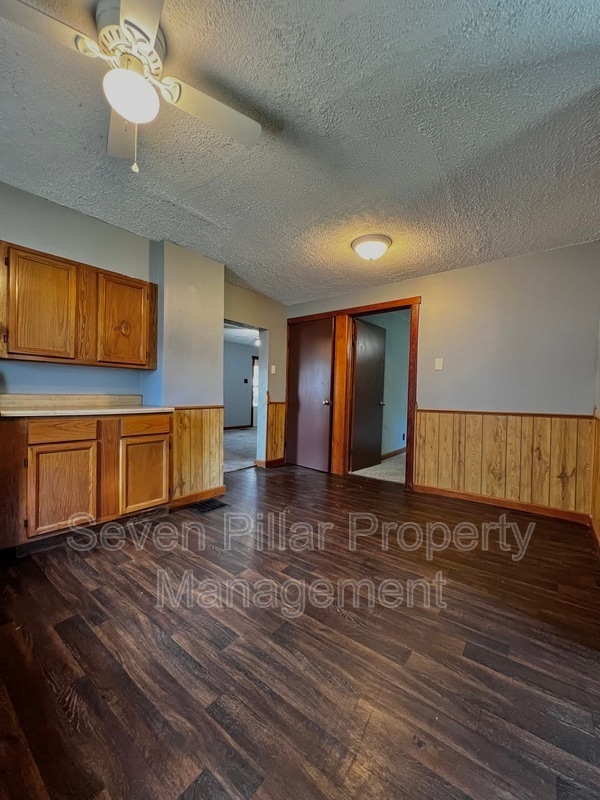 Building Photo - 504 Martin St