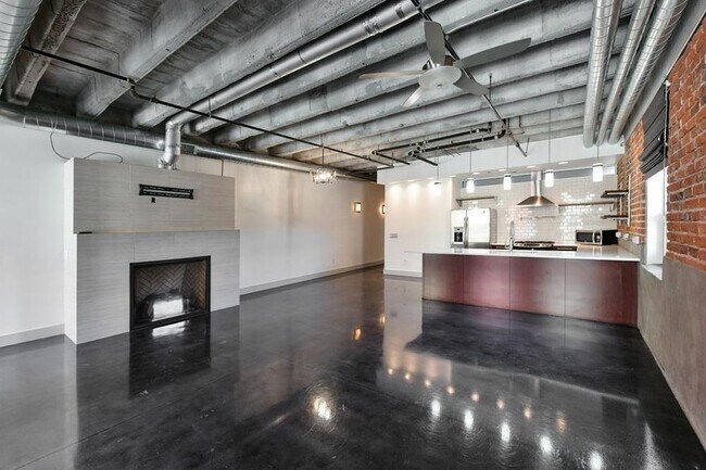 Building Photo - 1502 Jones St