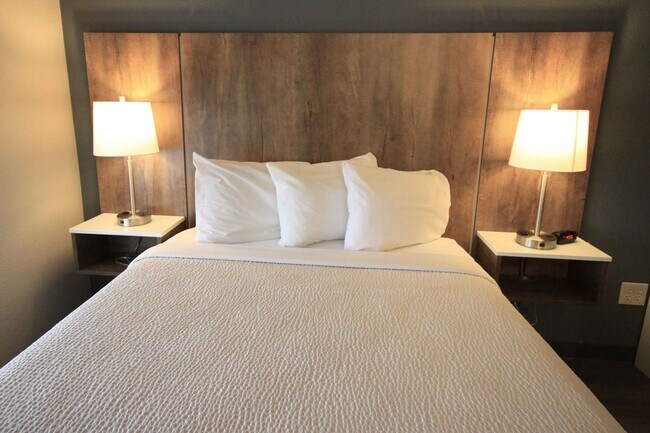 Building Photo - Furnished Studio-Albuquerque - Rio Rancho Blvd.