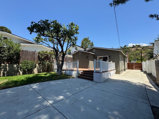 Building Photo - 2150 Crescent Ave