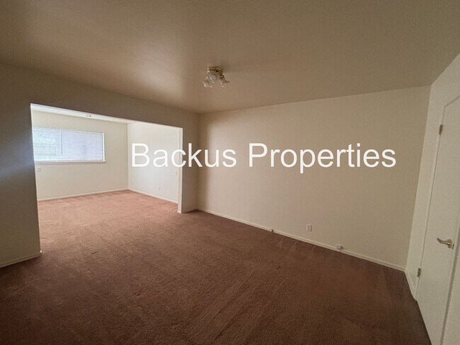 Building Photo - Great one level three bedroom home in South Salinas