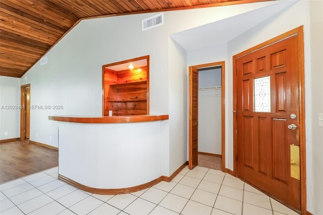 Building Photo - 878 Daffodil Dr