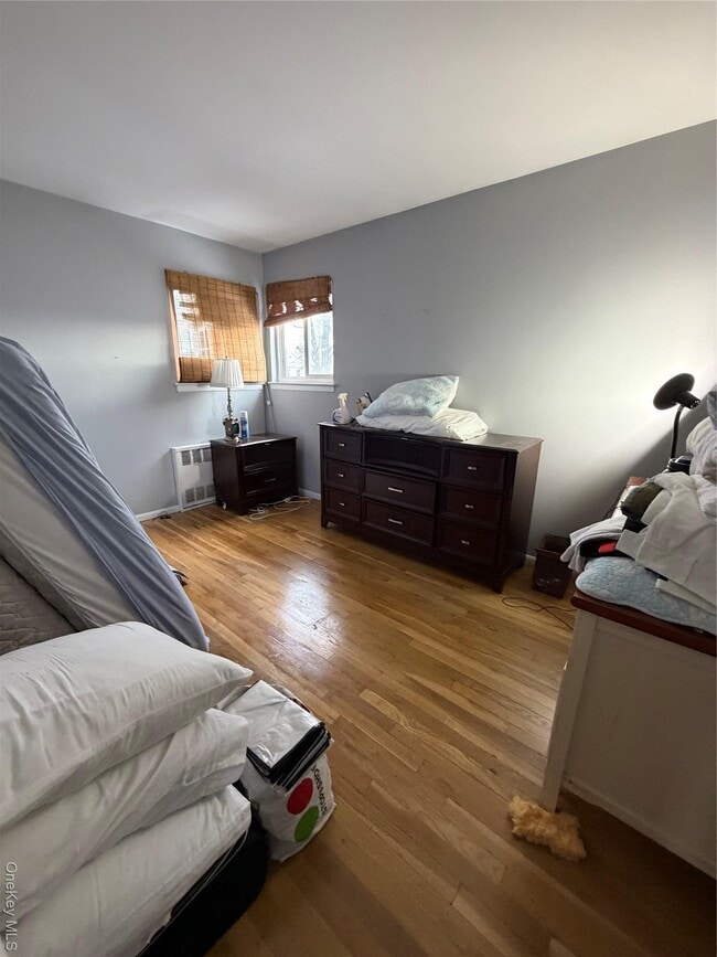 Building Photo - 144 Roslyn Rd