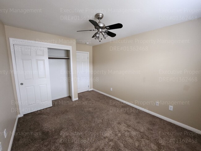 Building Photo - Spacious 4 bedroom 2 bathroom home