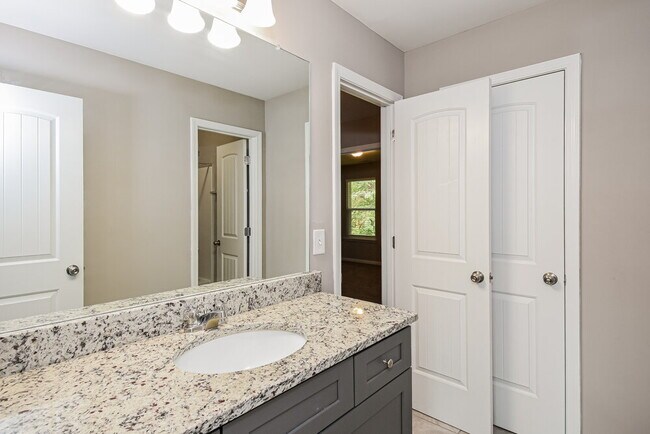 Building Photo - 15 Fieldcrest Dr