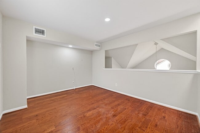 Building Photo - 1114 Augusta Dr