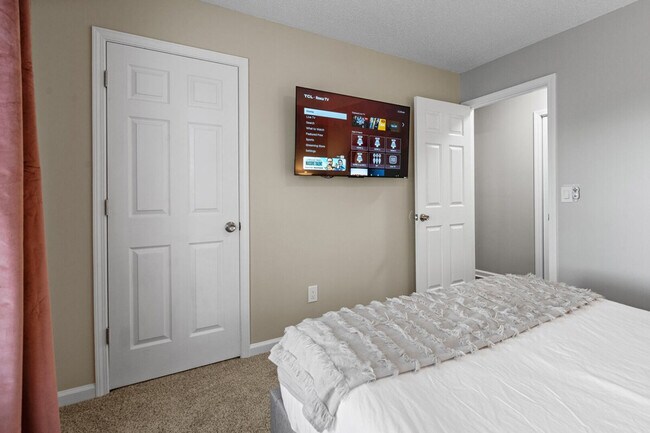 Building Photo - 13 Huntcliff Dr