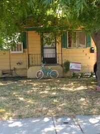 Building Photo - 2 Bedroom 1 Bath