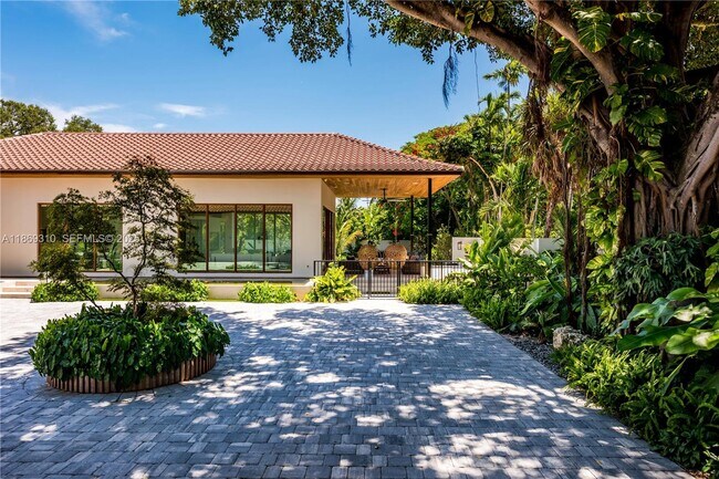 Building Photo - 864 NE 84th St