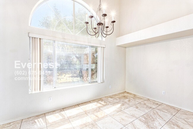Building Photo - Lovely 3-Bedroom Home with Spacious Layout...