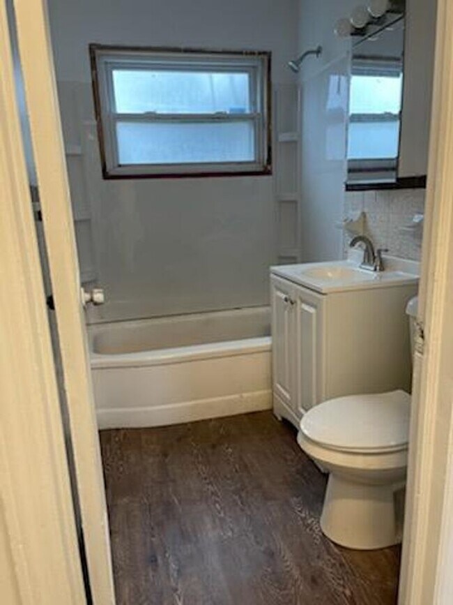 Building Photo - 3 Bedroom Ranch - $1,350