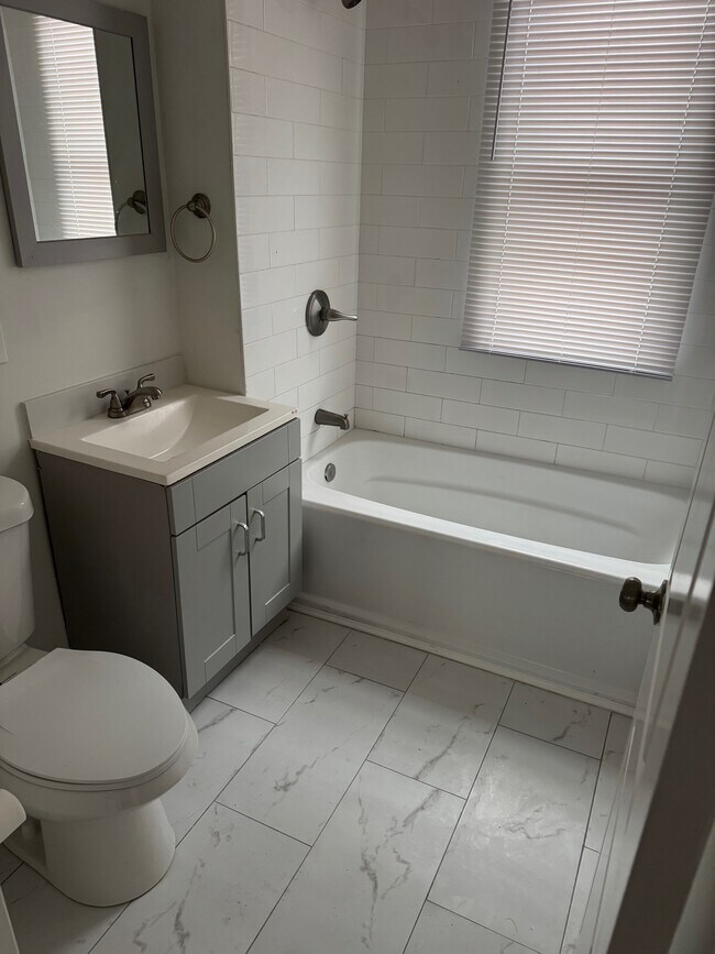 Building Photo - 109 Irving St