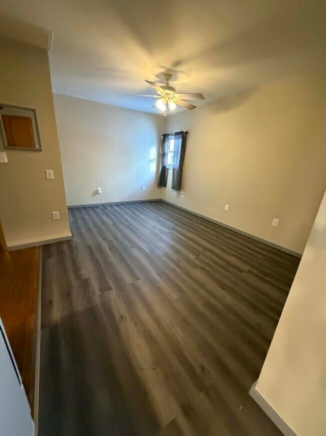 Building Photo - 5224 W Seneca St