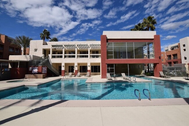 Building Photo - Great Park Ave Condo Unit!