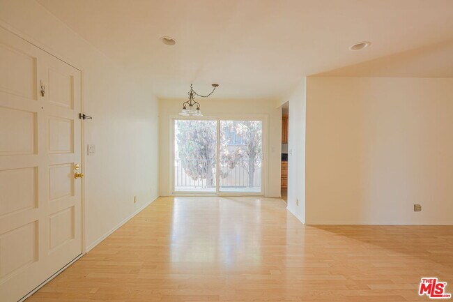 Building Photo - 1544 Stanford St