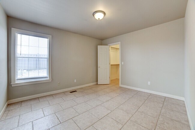 Building Photo - South Tulsa Gem! Large 3/2 Rental Home